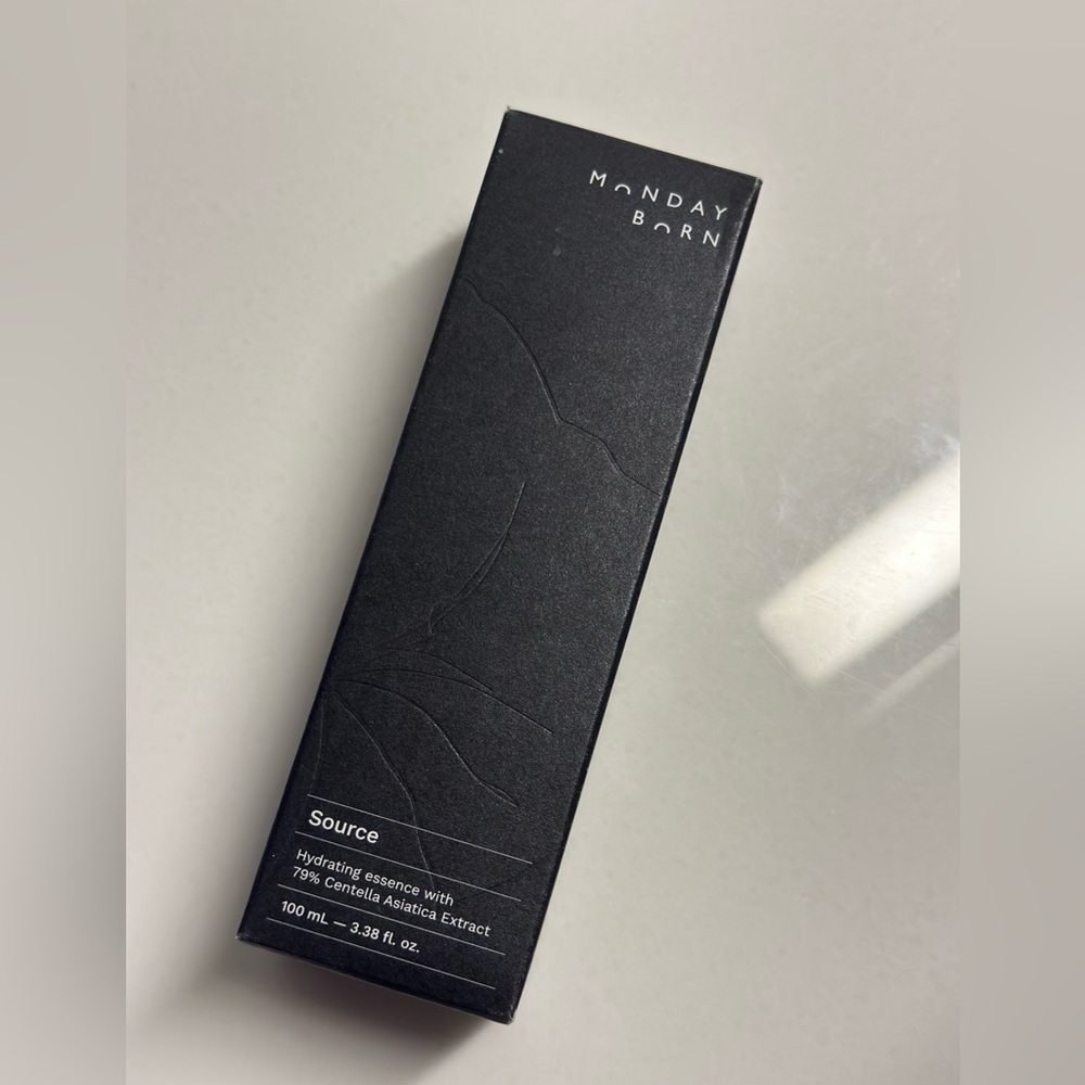 [K-BEAUTY] Monday Born Hydrating Essence - Can Only Buy with Membership